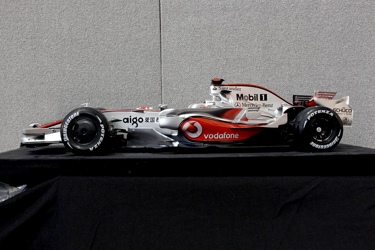 Image of the McLaren MP4-23 Formula 1 race car scale model