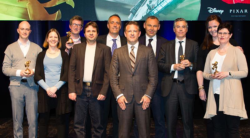 Image of the award recipients at the Disney Publishing Awards 2016, where De Agostini won the Disney Product Innovation Award 2016
