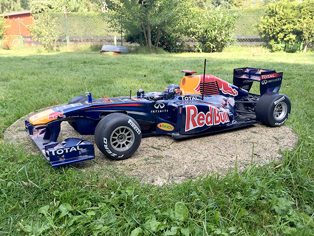 Image of Sascha's De Agostini ModelSpace 1:7 RB7 scale model F1 car, included in a blog about the ModelSpace January scale modeller of the month - Sascha Pflugmacher.