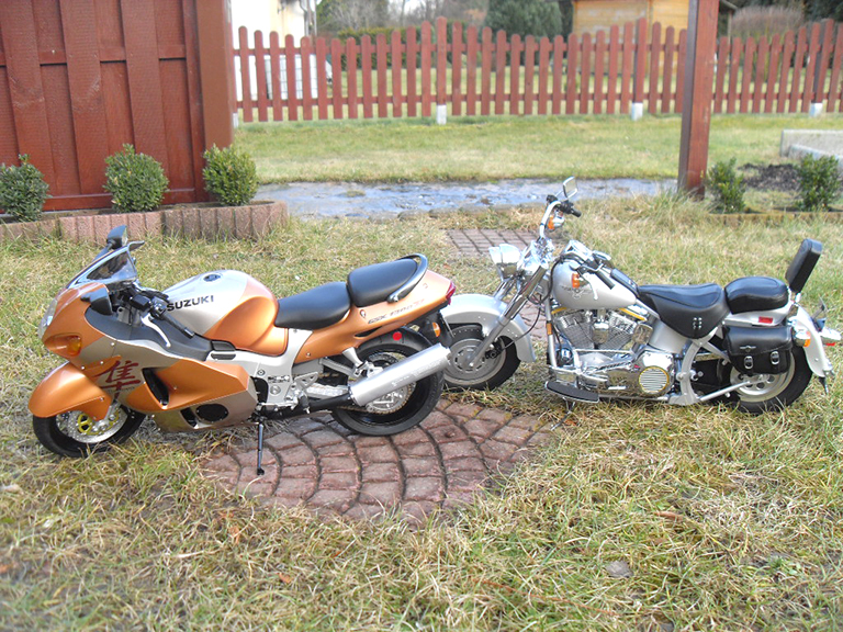 Andreas' completed De Agostini ModelSpace Suzuki Hayabusa and Harley-Davidson Fat Boy model motorbikes, as part of a blog about the ModelSpace February Scale Modeller of the Month
