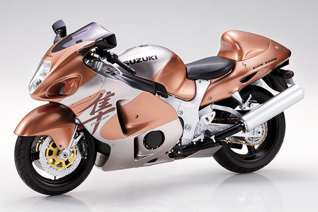 Image of a 1:4 Suzuki Hayabusa scale model motorbike, for a blog about the history and origin of the world's fastest production motorcyle, the Suzuki Hayabusa.