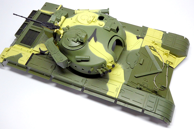 Image of a De Agostini ModelSpace 1:16 scale RC T-72 Russian Tank model, as part of a blog about the ModelSpace March scale modeller of the month - Dave Crayford.