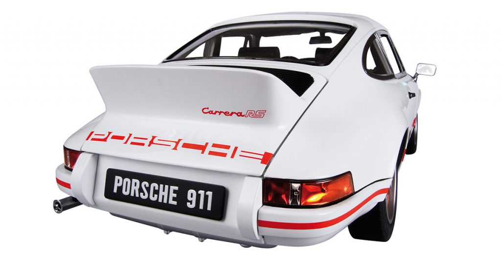 Image of the De Agostini ModelSpace 1:8 scale Porsche 911 Carrera replica, for a blog about the history of the Porsche 911 Carrera.