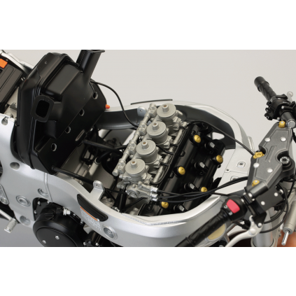 Suzuki GSX 1300R Hayabusa scale model