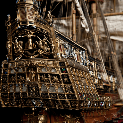 Build the Sovereign of the Seas - The figurehead and decor of the ship are all made from finely machined metal castings.
