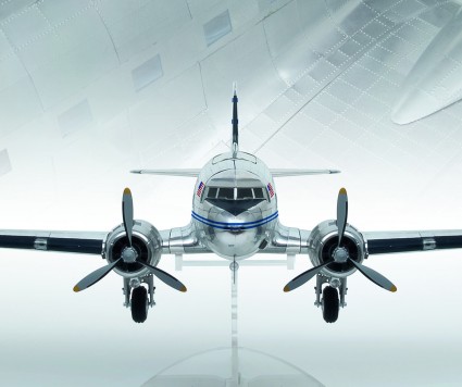 Bauen Sie die Douglas DC-3 - 50% auf Lieferung 1