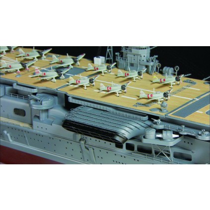 Build IJN Akagi -   features 21 diecast scale-model aircraft