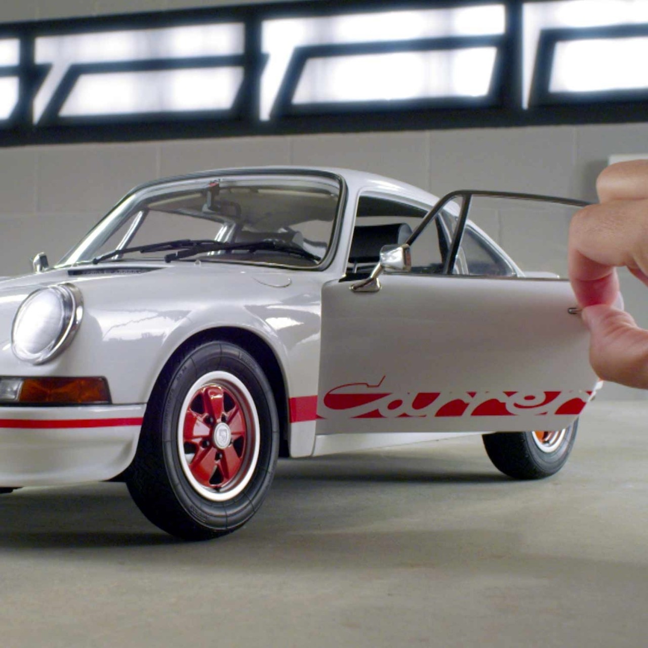Construye tu propio porsche 911 carrera en una impresionante escala de 1 8 